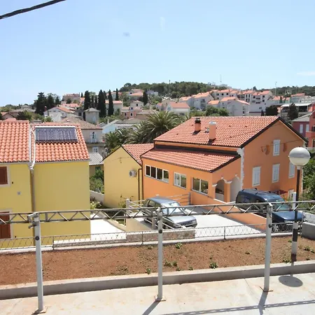 Casa de hóspedes And With Parking Space
